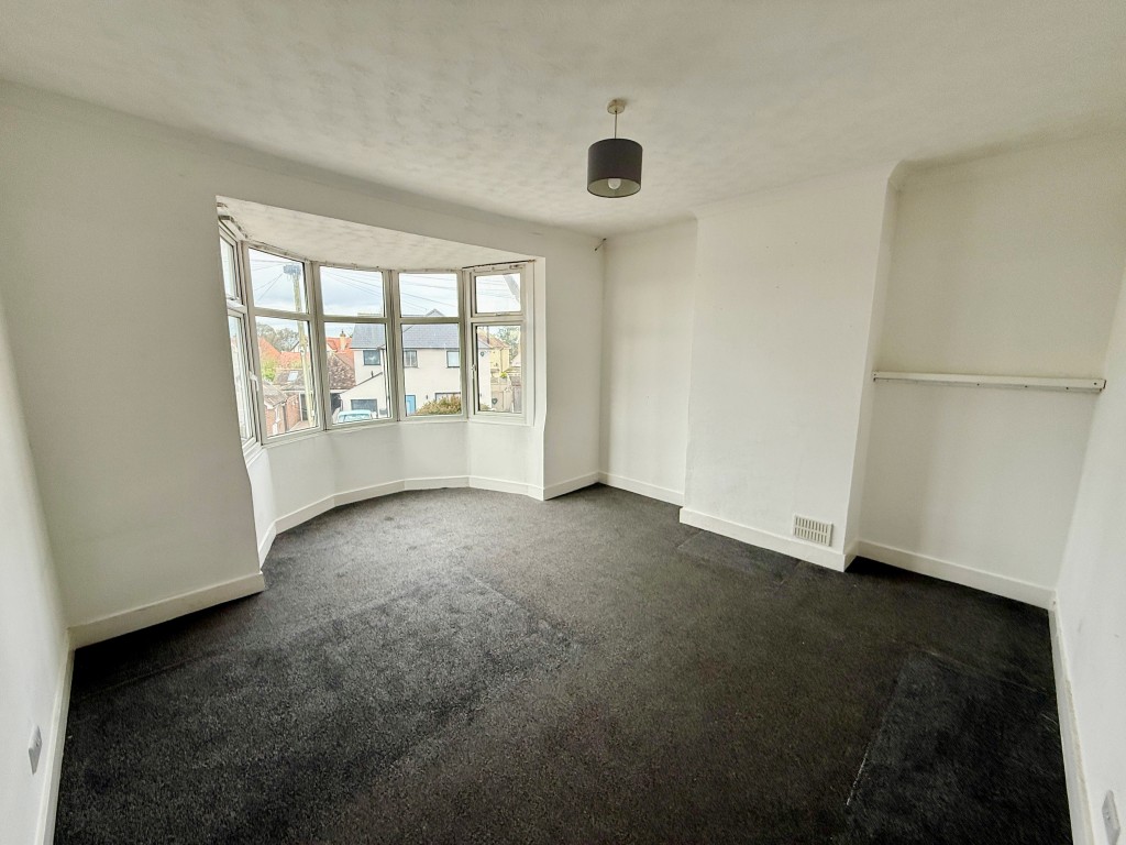 Lot: 131 - SPACIOUS THREE-BEDROOM SEMI IN GOOD LOCATION - Bedroom one with bay window